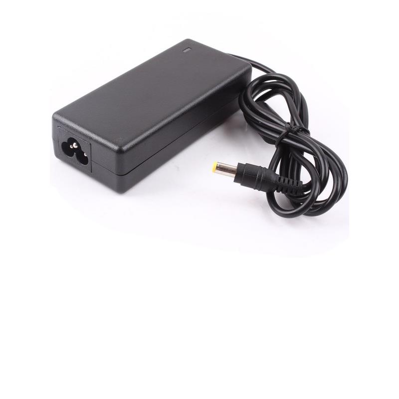 Polnilec 19V 3,42A 5,5mm 1,7mm