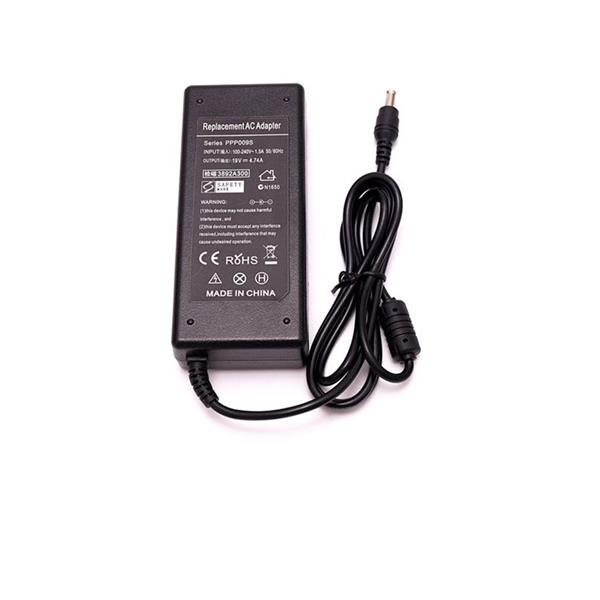 Polnilec 19V 4,74A 5,5mm 3,0mm